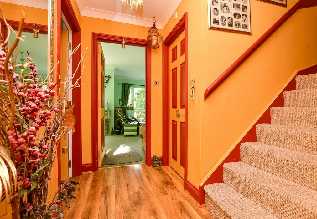 Entrance Hall - Camborne Road, South Sutton, Surrey - Wards of Kent