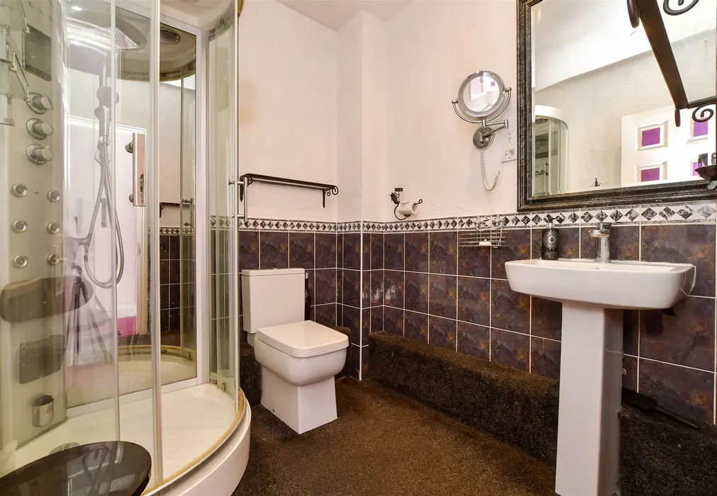 En-Suite Shower Room - Camborne Road, South Sutton, Surrey - Wards of Kent