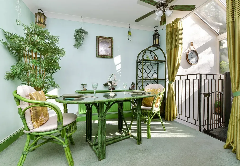 Lounge - Camborne Road, South Sutton, Surrey - Wards of Kent