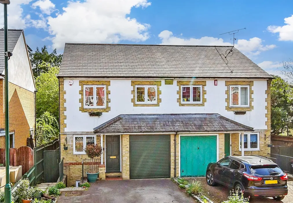 External Brochure - Camborne Road, South Sutton, Surrey - Wards of Kent