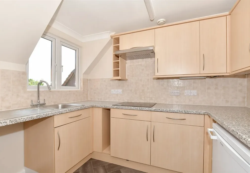 Kitchen - Linkfield Lane, Redhill, Surrey - Wards of Kent