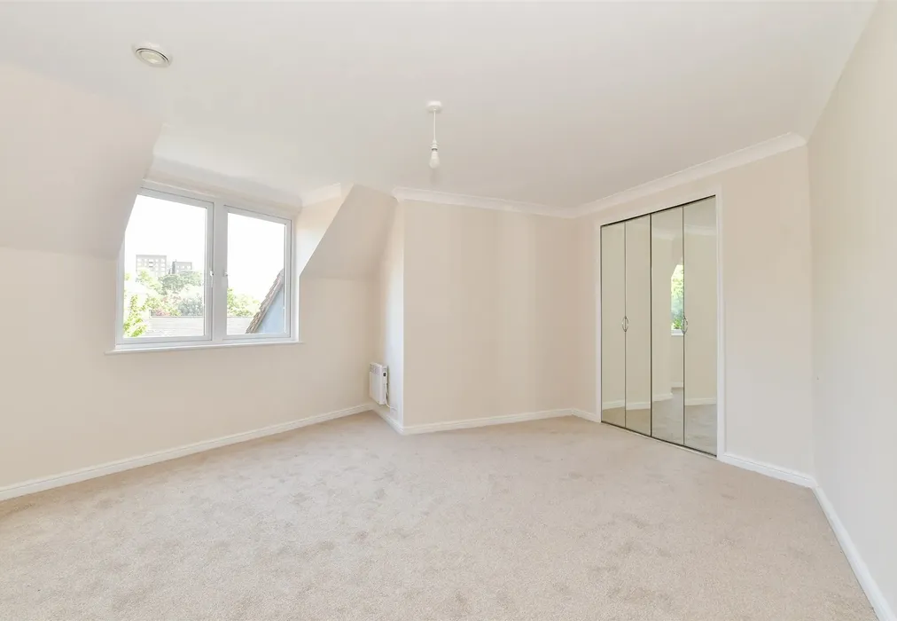 Bedroom 1 - Linkfield Lane, Redhill, Surrey - Wards of Kent