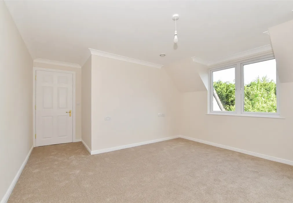 Bedroom 1 - Linkfield Lane, Redhill, Surrey - Wards of Kent