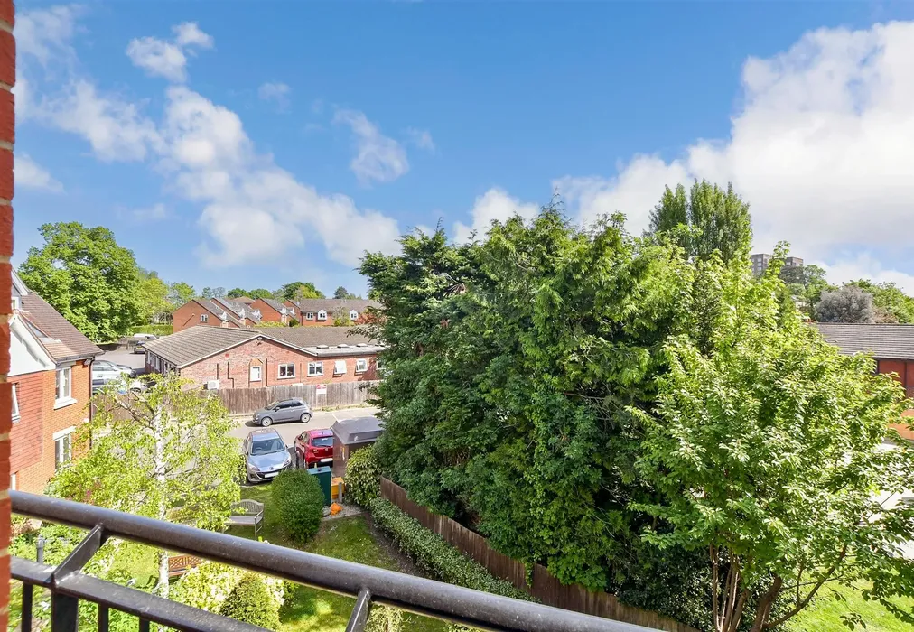Views To Front - Linkfield Lane, Redhill, Surrey - Wards of Kent