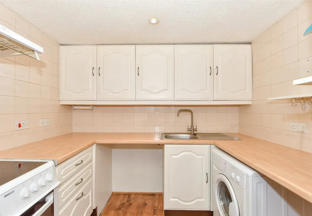Kitchen - Union Street, Ryde, Isle of Wight - Wards of Kent
