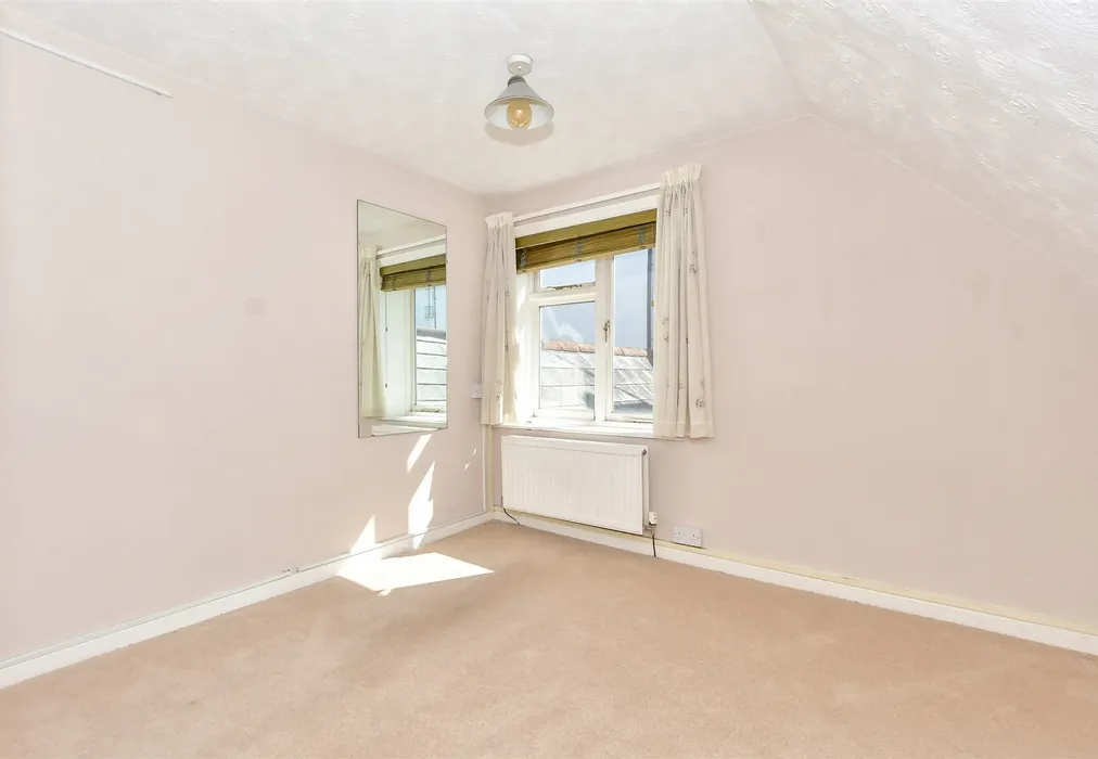 Bedroom 1 - Union Street, Ryde, Isle of Wight - Wards of Kent