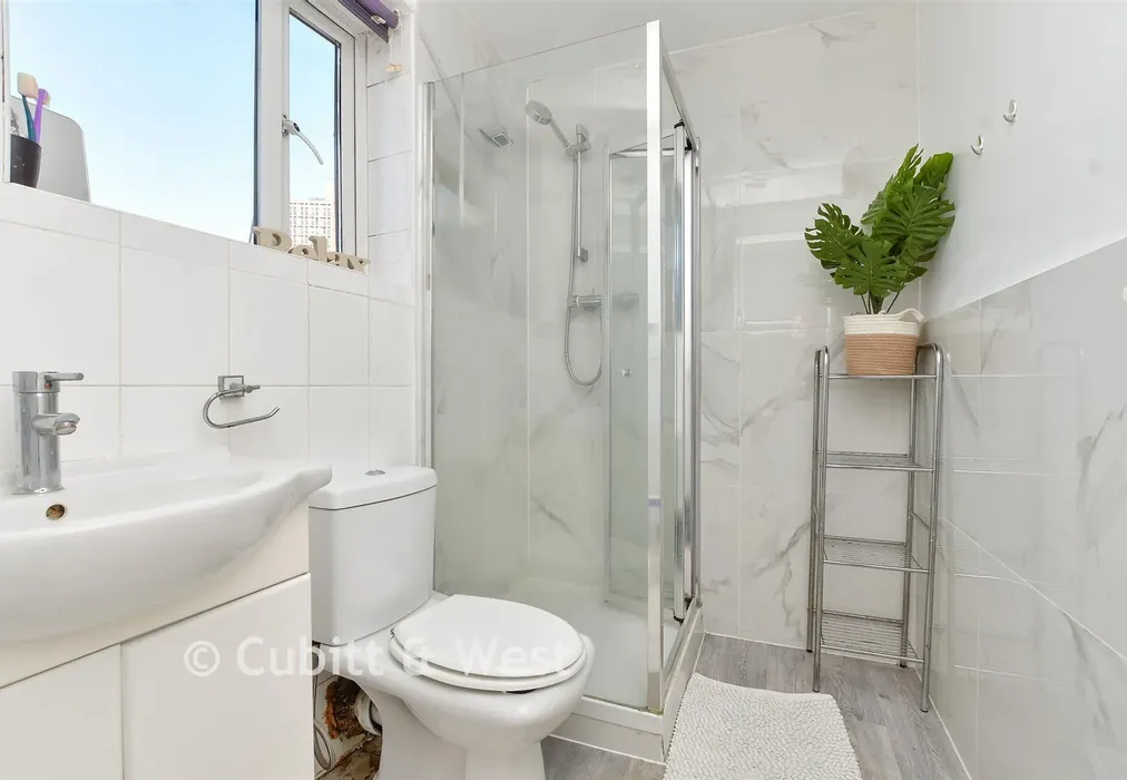 Shower Room - High Street, Croydon, Surrey - Wards of Kent