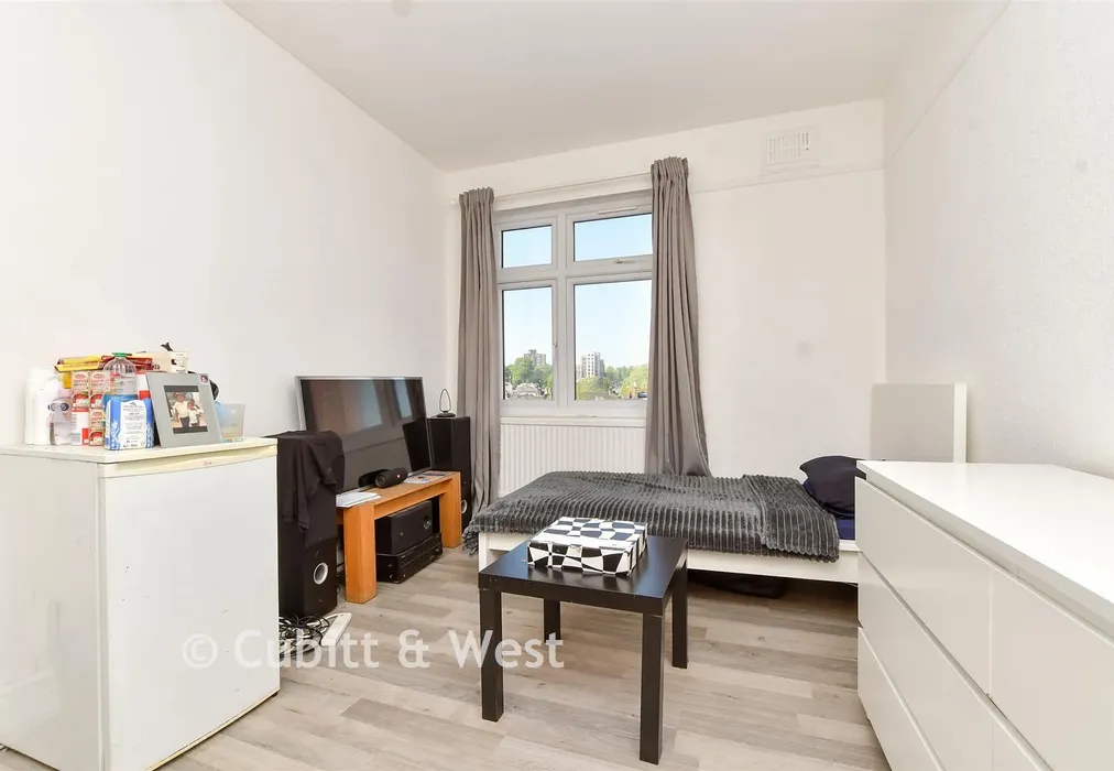 Bedroom 1 - High Street, Croydon, Surrey - Wards of Kent