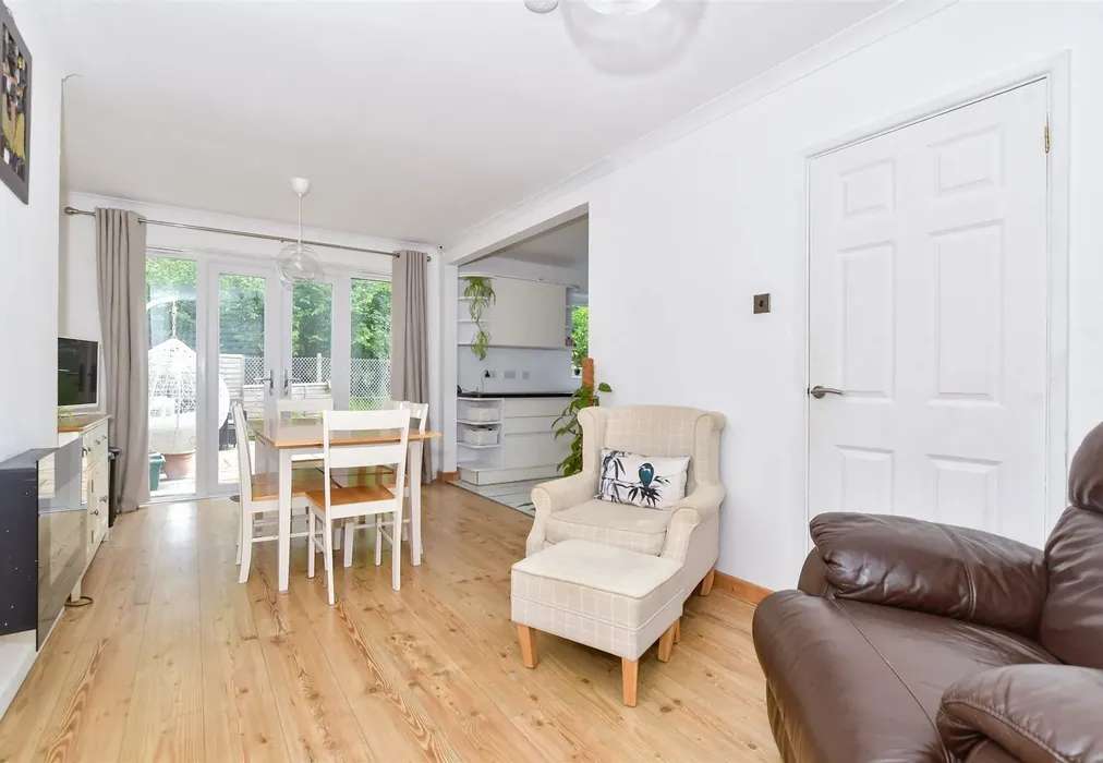 Lounge - Swallow Road, Birds Estate, Larkfield, Kent - Wards of Kent