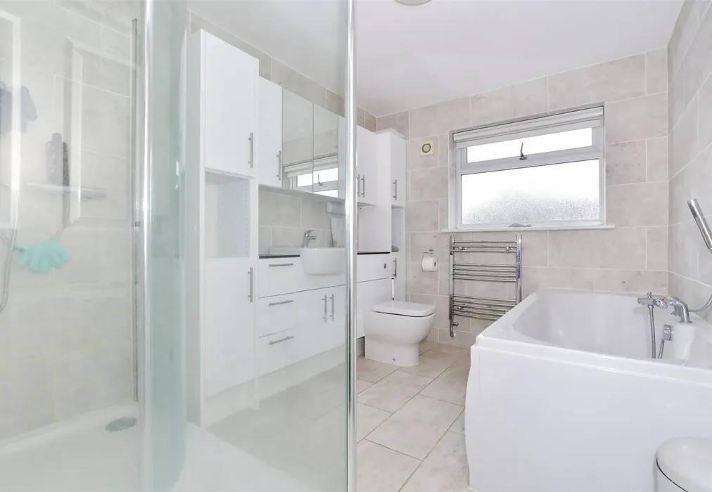 Bathroom - Swallow Road, Birds Estate, Larkfield, Kent - Wards of Kent