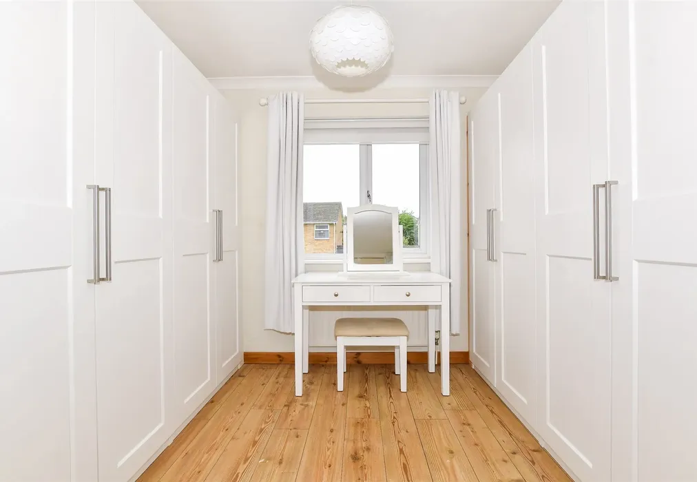 Dressing Area - Swallow Road, Birds Estate, Larkfield, Kent - Wards of Kent