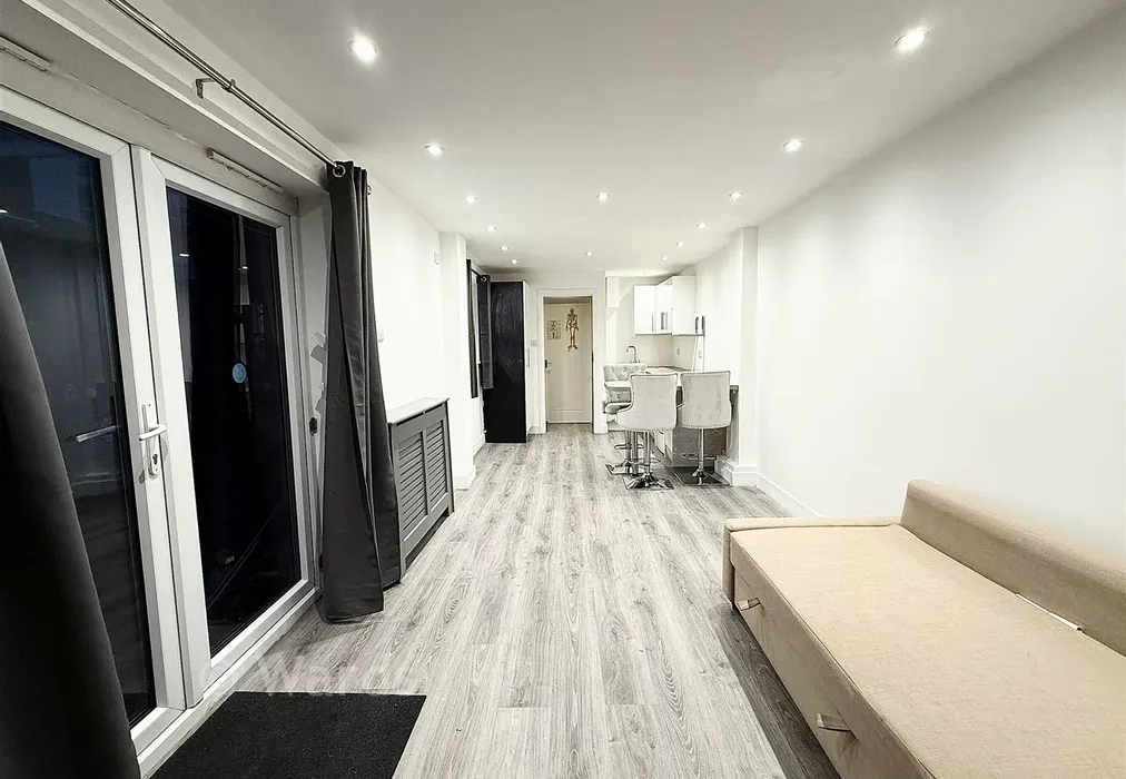 Room 1 - Churchside, Vigo, Kent - Wards of Kent