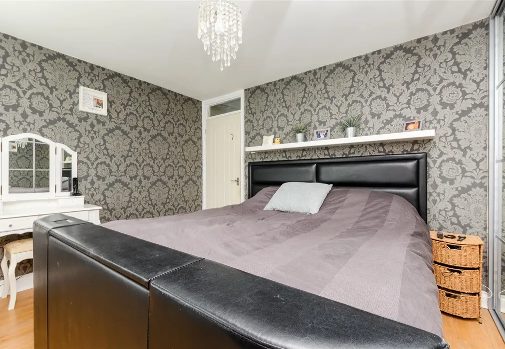 Bedroom 1 - Churchside, Vigo, Kent - Wards of Kent