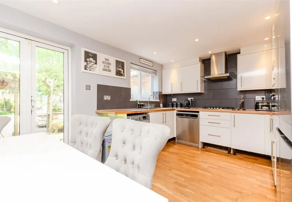 Kitchen/Diner - Churchside, Vigo, Kent - Wards of Kent