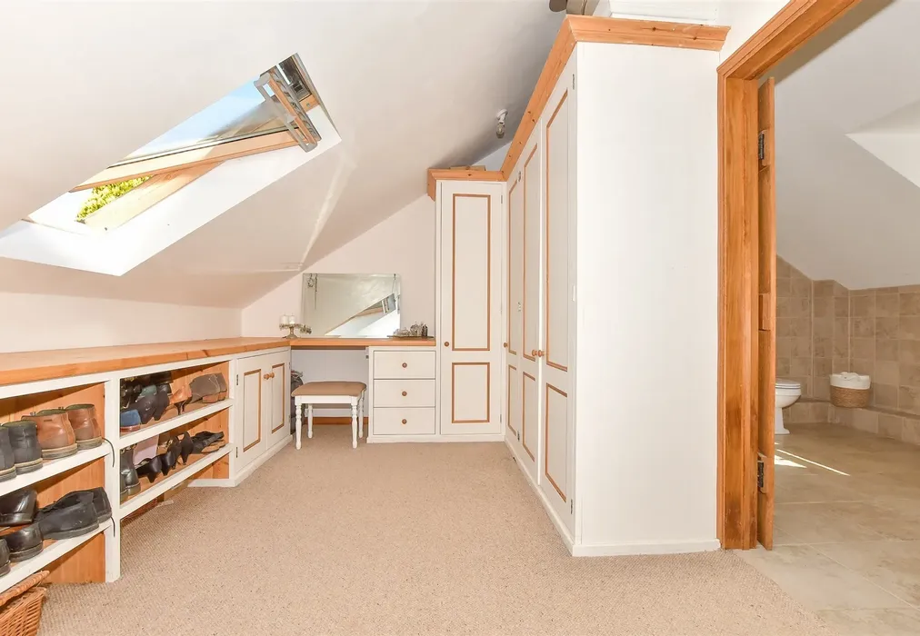 Dressing Room - The Street, petham, Canterbury, Kent - Wards of Kent