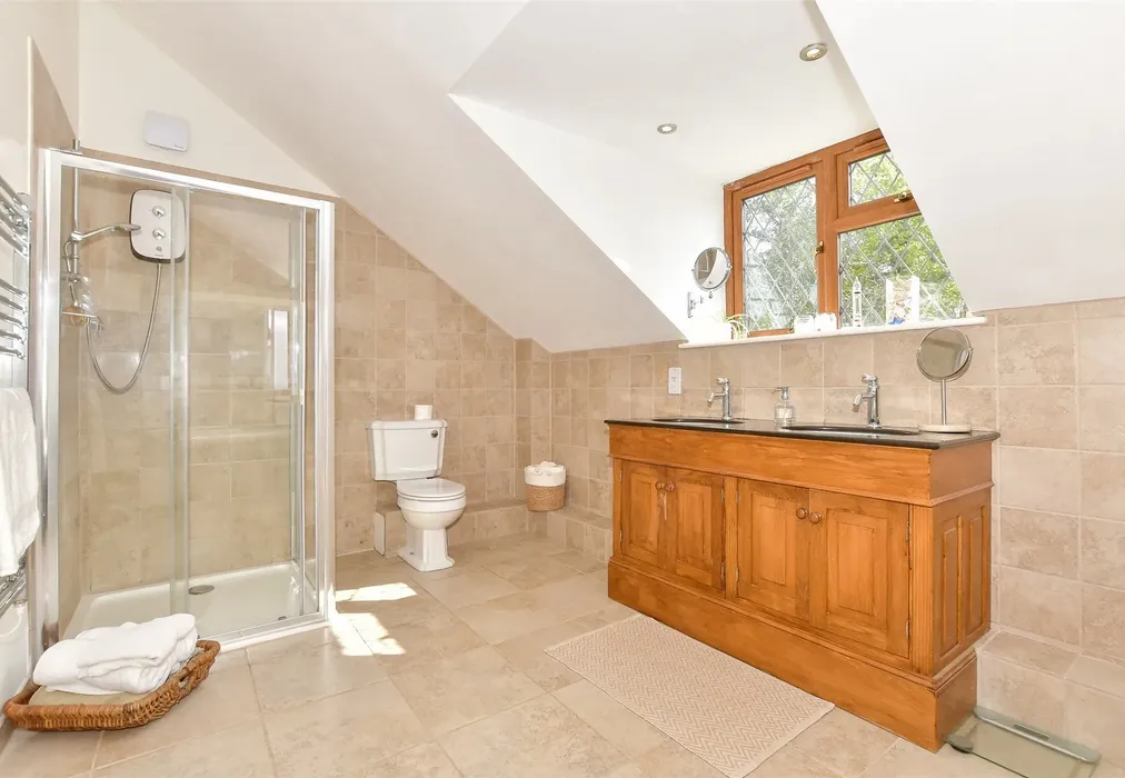 En-Suite Bathroom - The Street, petham, Canterbury, Kent - Wards of Kent