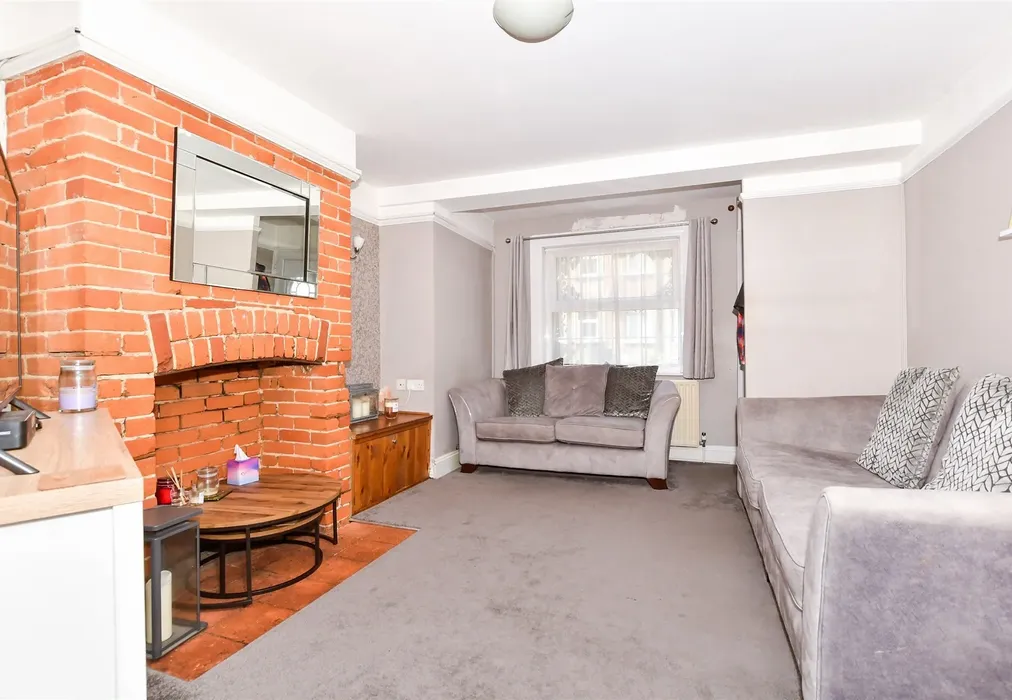 Lounge - New Hythe Lane, Larkfield, Kent - Wards of Kent