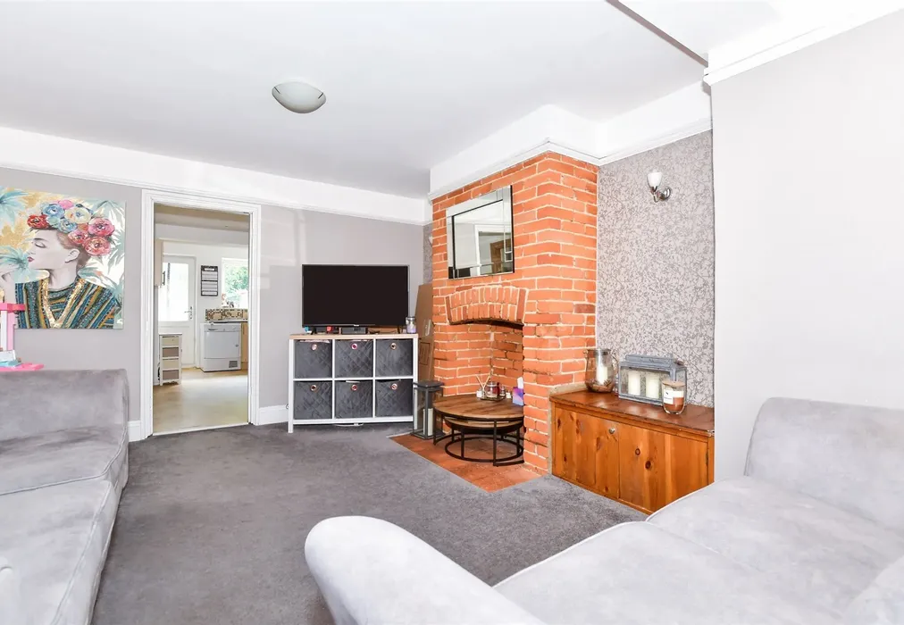 Lounge - New Hythe Lane, Larkfield, Kent - Wards of Kent