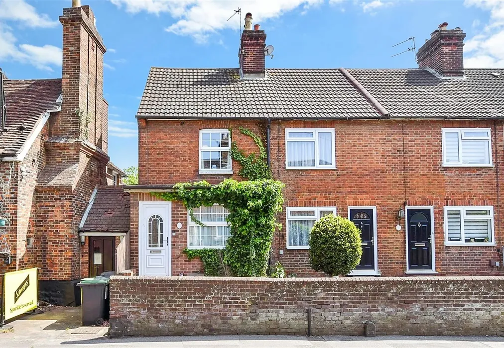 Front. Brochure - New Hythe Lane, Larkfield, Kent - Wards of Kent