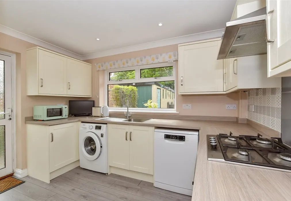Kitchen/Diner - Rosemary Avenue, Minster-On-Sea, Sheerness, Kent - Wards of Kent