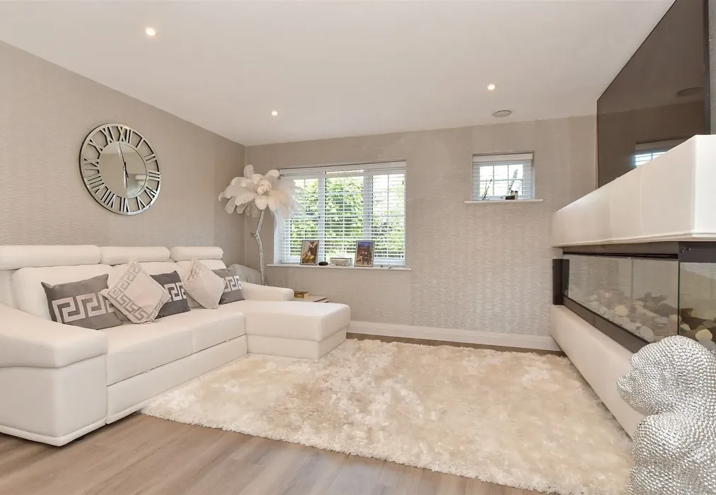 Lounge/Diner - Coppice Row, Theydon Bois, Epping, Essex - Wards of Kent