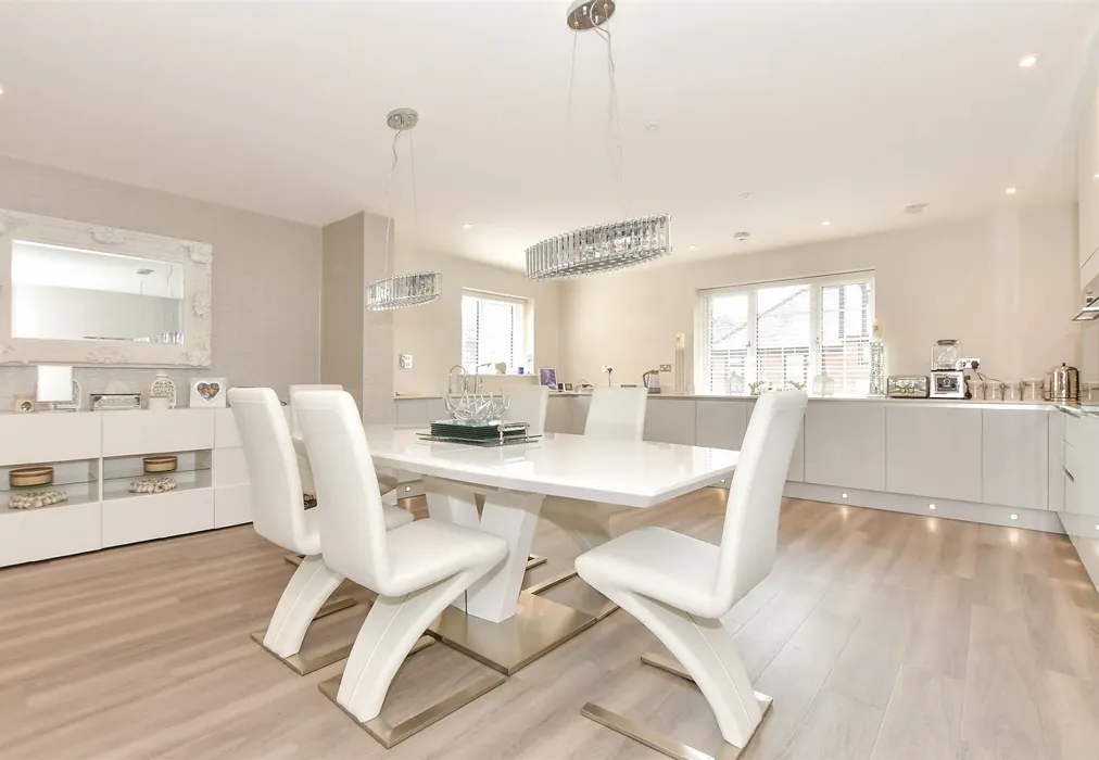 Lounge/Diner - Coppice Row, Theydon Bois, Epping, Essex - Wards of Kent