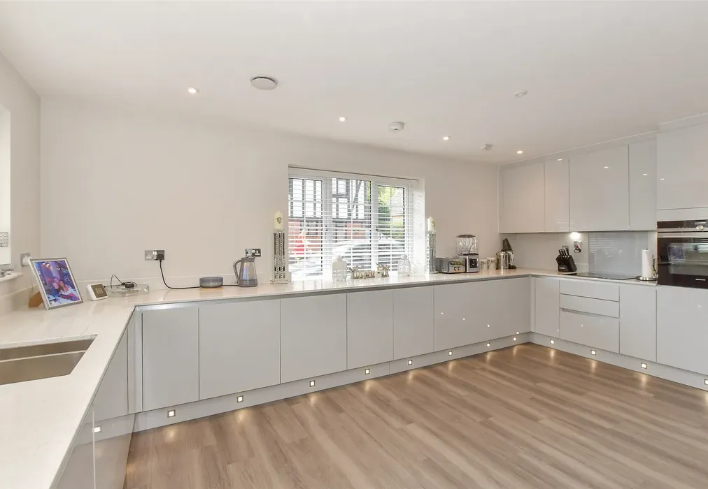 Kitchen - Coppice Row, Theydon Bois, Epping, Essex - Wards of Kent