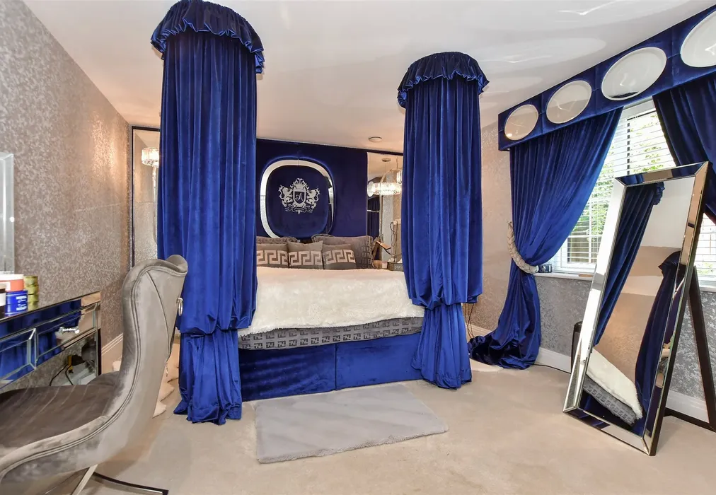 Bedroom 1 - Coppice Row, Theydon Bois, Epping, Essex - Wards of Kent