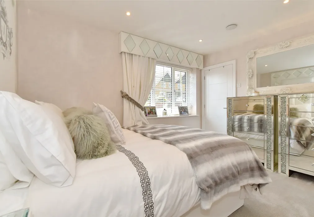 Bedroom 2 - Coppice Row, Theydon Bois, Epping, Essex - Wards of Kent