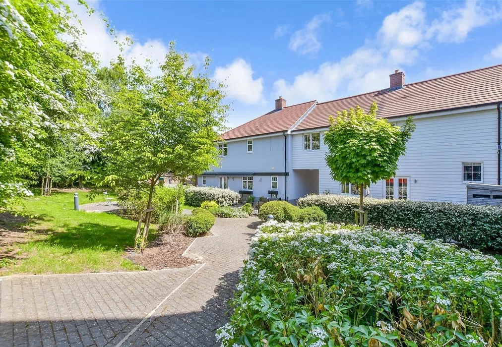 Communal Gardens - Coppice Row, Theydon Bois, Epping, Essex - Wards of Kent