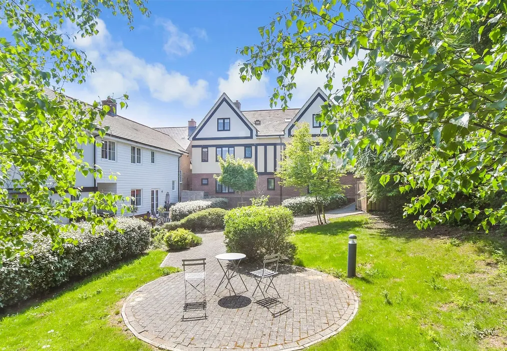 Communal Gardens - Coppice Row, Theydon Bois, Epping, Essex - Wards of Kent