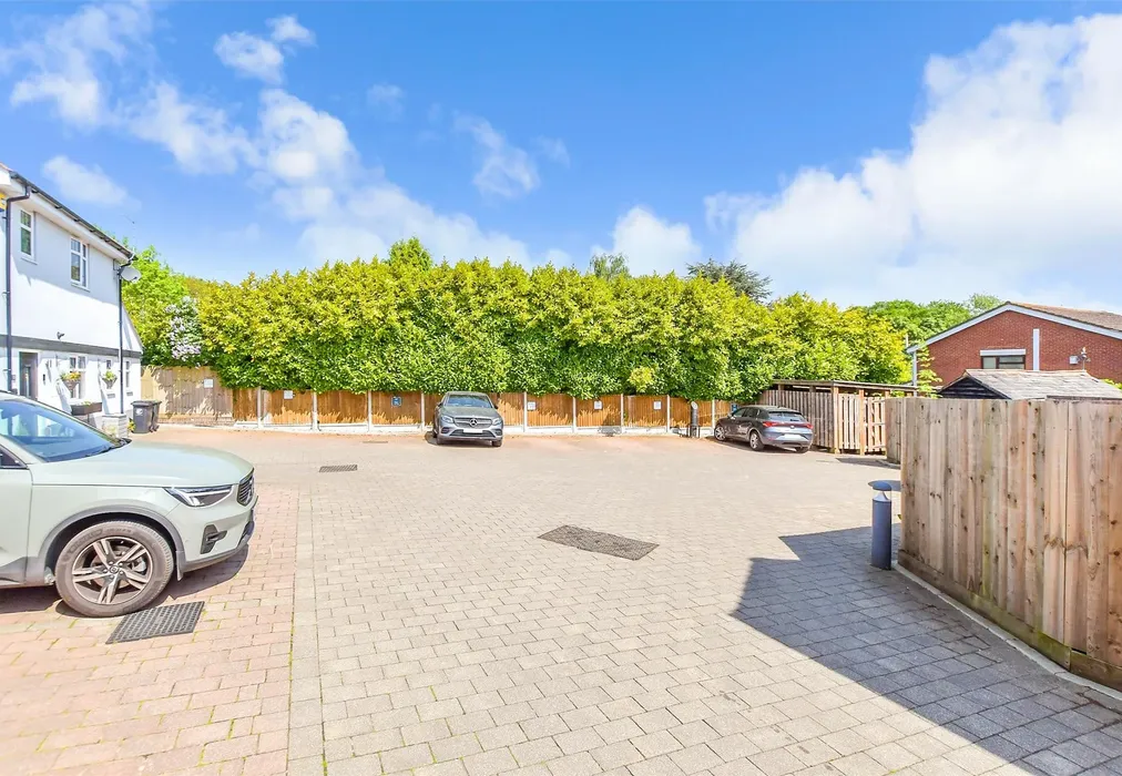 Driveway/Parking - Coppice Row, Theydon Bois, Epping, Essex - Wards of Kent