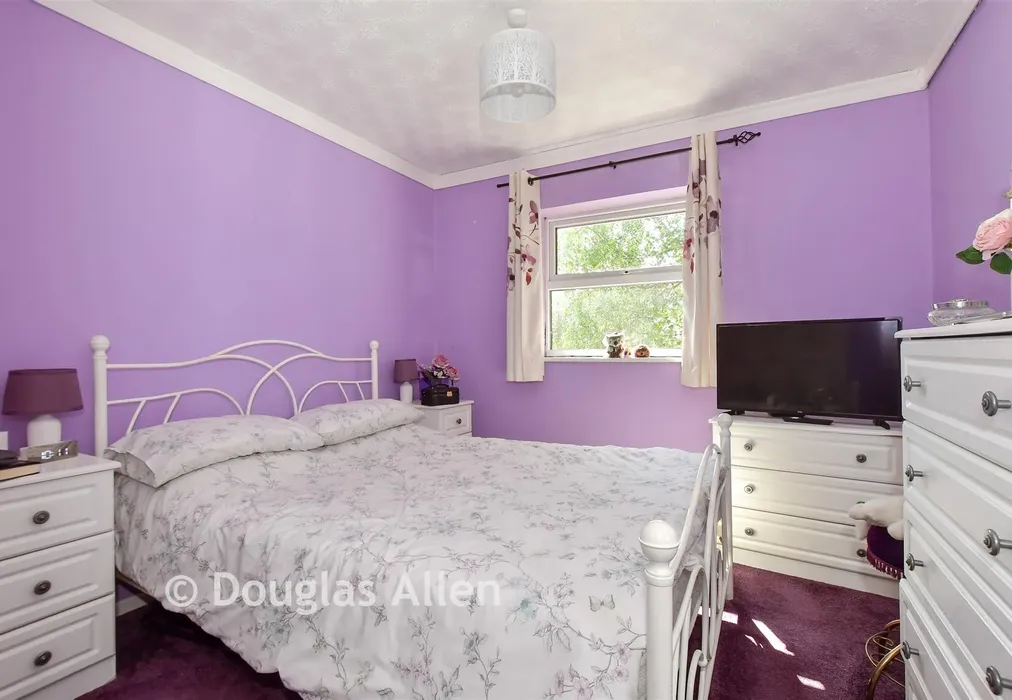 Bedroom - Chigwell Lane, Loughton, Essex - Wards of Kent