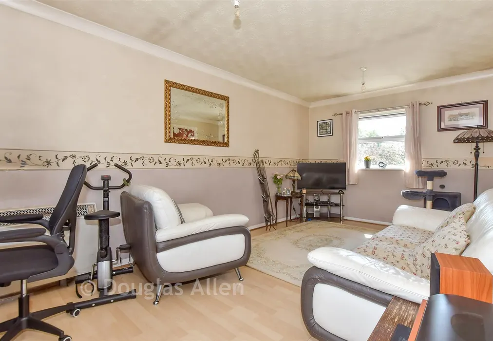 Lounge/Diner - Chigwell Lane, Loughton, Essex - Wards of Kent