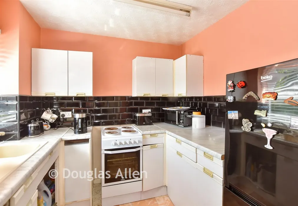 Kitchen - Chigwell Lane, Loughton, Essex - Wards of Kent