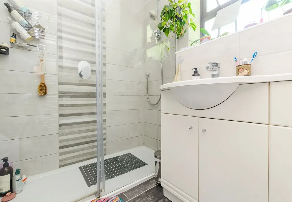 En-Suite Shower Room - Esplanade, Rochester, Kent - Wards of Kent
