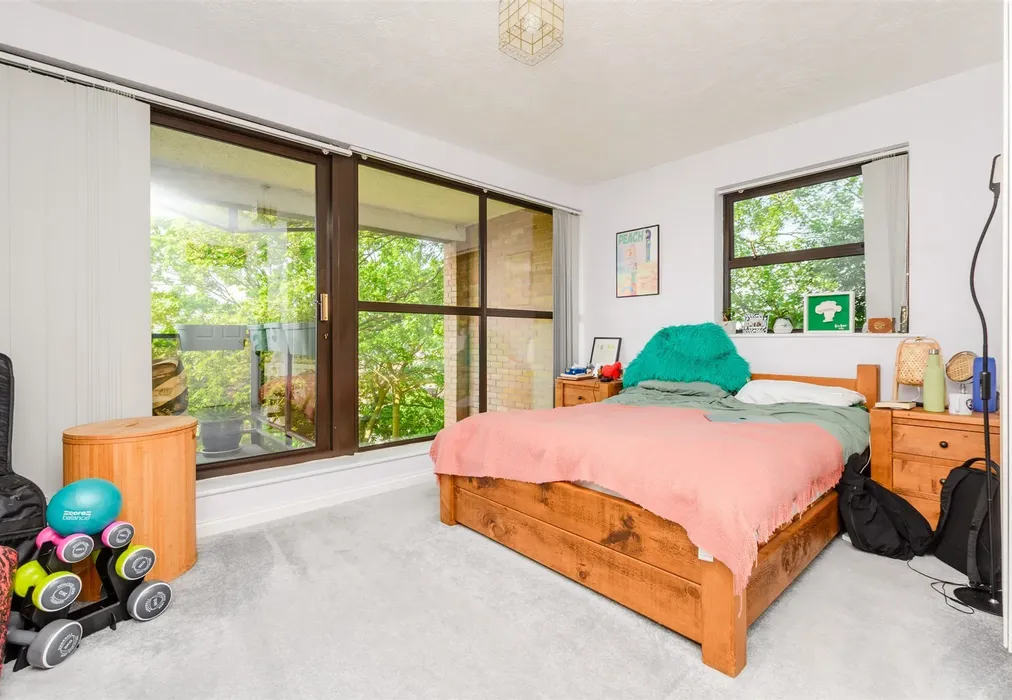 Bedroom 1 - Esplanade, Rochester, Kent - Wards of Kent