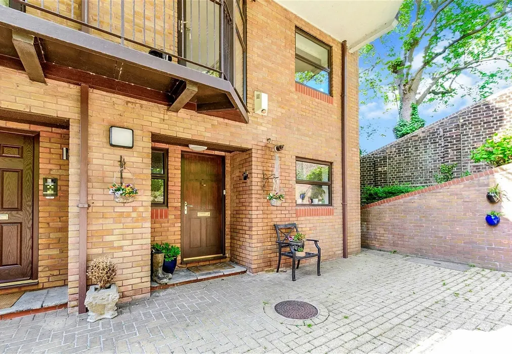 Front Elevation - Esplanade, Rochester, Kent - Wards of Kent