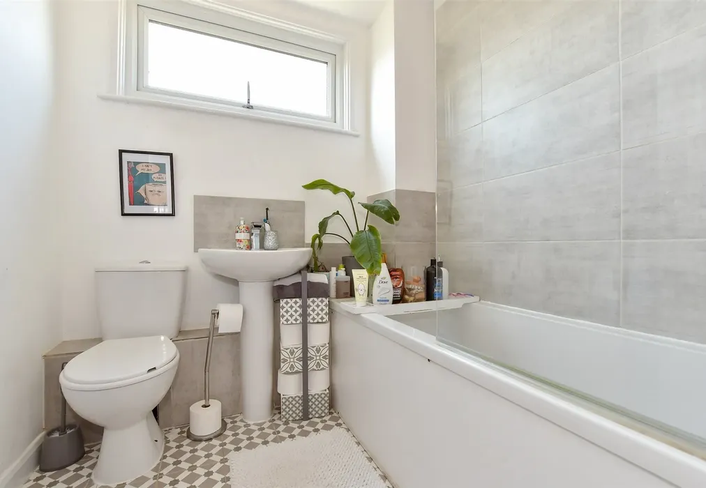 Bathroom - Rumfields Road, Broadstairs, Kent - Wards of Kent