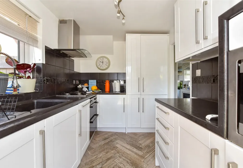 Kitchen - Rumfields Road, Broadstairs, Kent - Wards of Kent