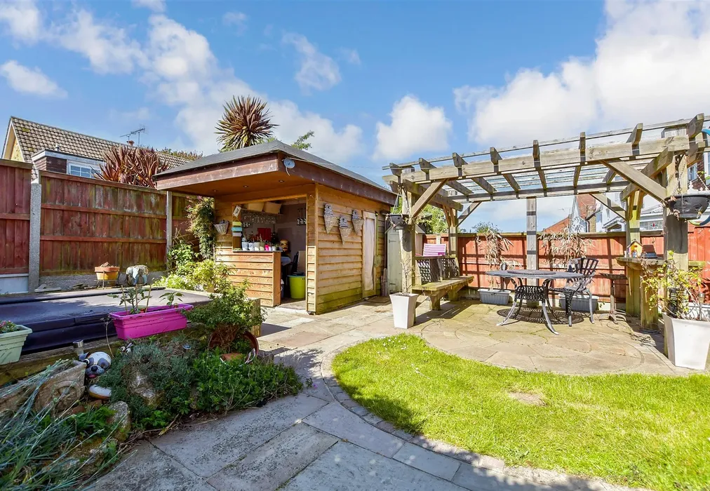 Workshop/Outbuildings - Rumfields Road, Broadstairs, Kent - Wards of Kent