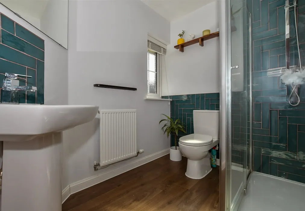 En-Suite Shower Room - Southfields Way, Harrietsham, Maidstone, Kent - Wards of Kent