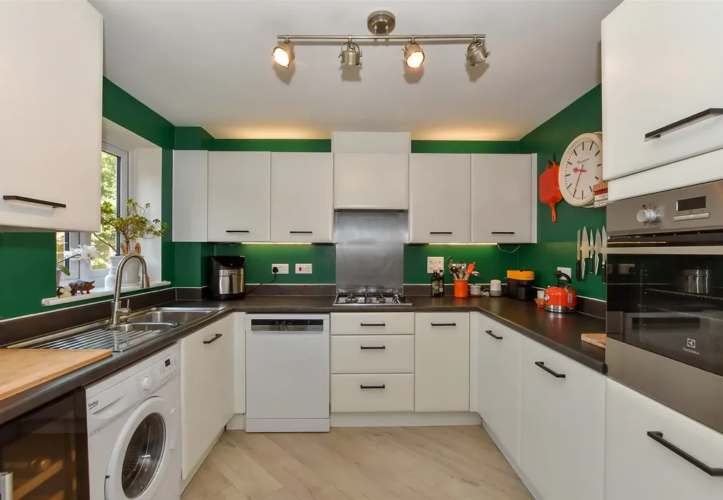 Kitchen - Southfields Way, Harrietsham, Maidstone, Kent - Wards of Kent
