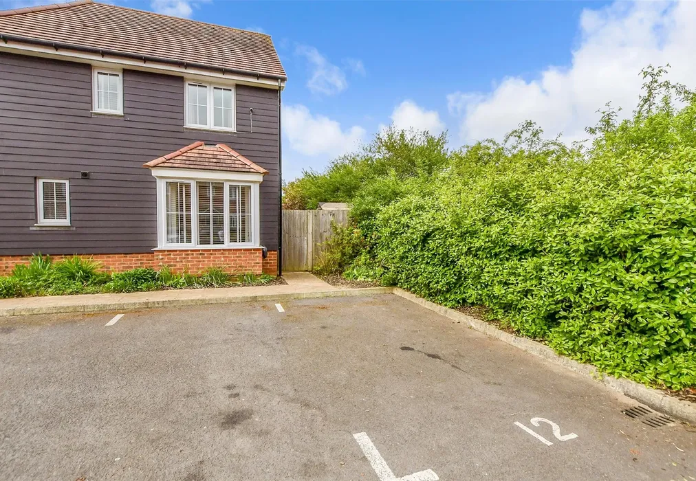 Driveway/Parking - Southfields Way, Harrietsham, Maidstone, Kent - Wards of Kent
