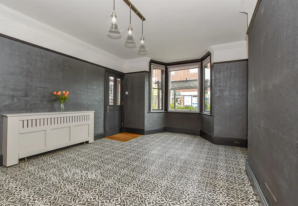 Lounge/Dining Room - Commercial Road, Paddock Wood, Tonbridge, Kent - Wards of Kent