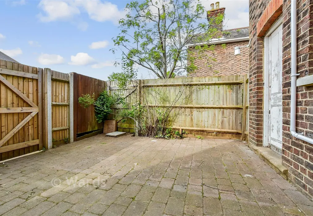 Patio - Commercial Road, Paddock Wood, Tonbridge, Kent - Wards of Kent
