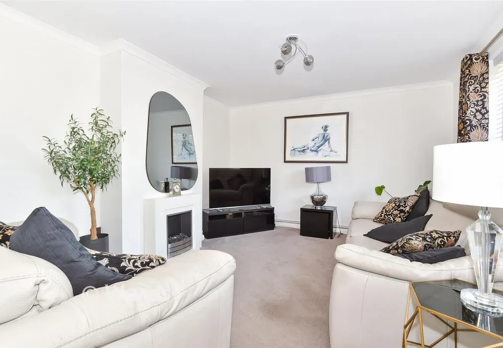 Lounge - Meadow Crescent, Upper Halling, Rochester, Kent - Wards of Kent