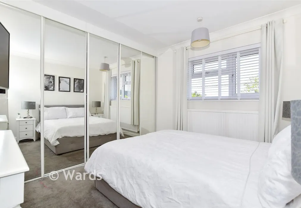 Bedroom 1 - Meadow Crescent, Upper Halling, Rochester, Kent - Wards of Kent