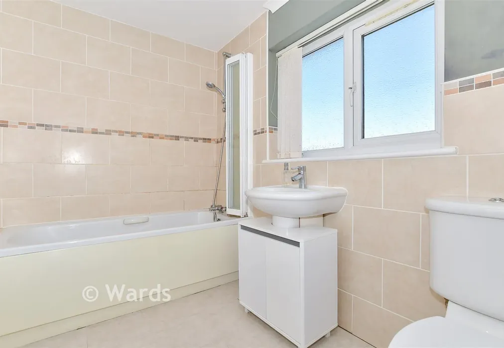 Bathroom - Meadow Crescent, Upper Halling, Rochester, Kent - Wards of Kent