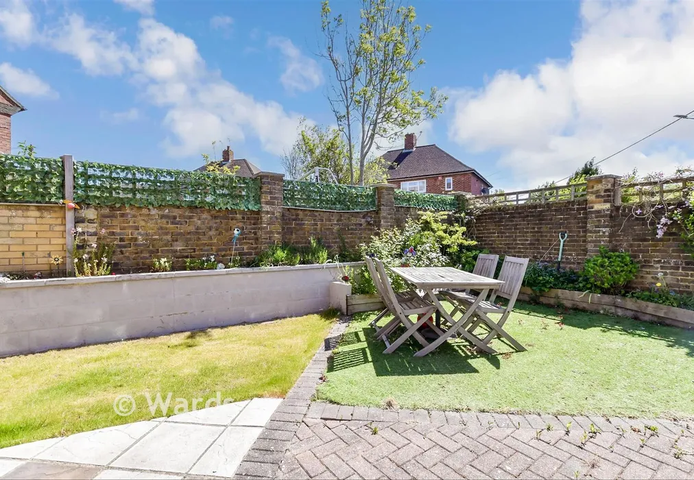 Side Garden - Meadow Crescent, Upper Halling, Rochester, Kent - Wards of Kent